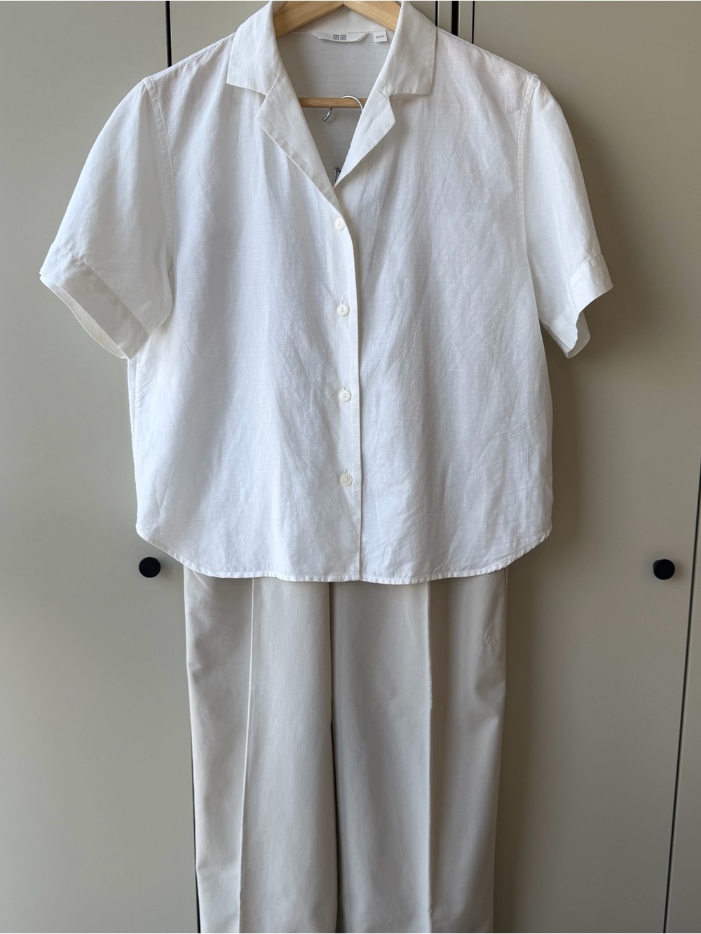 Uniqlo Off White Short-Sleeve Button Shirt with GU Light Beige Pleated Long Pant